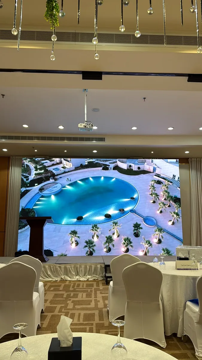 Stage screen